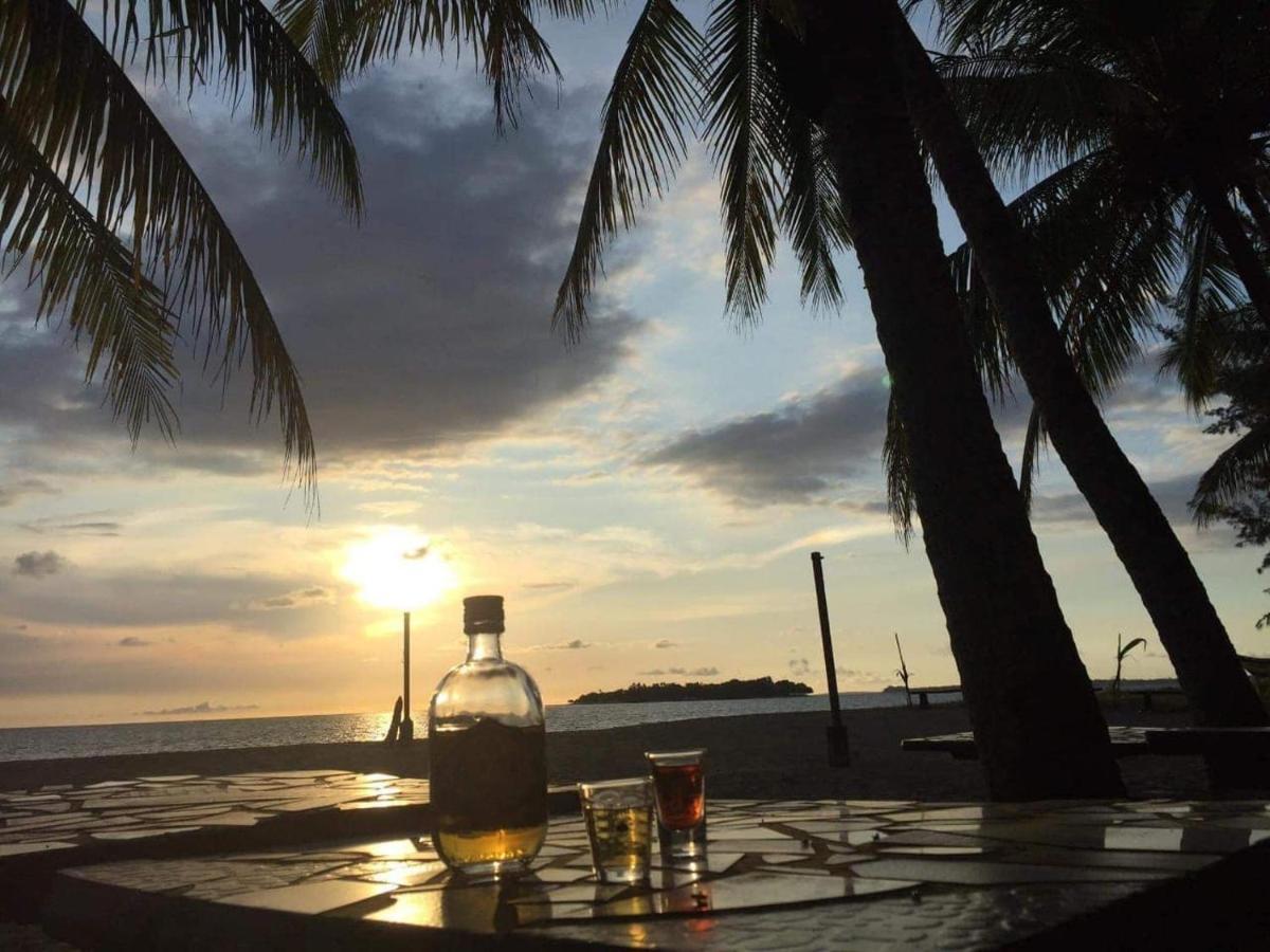 Sunbloom Beachfront Hotel&Restaurant Sinabacan Buitenkant foto