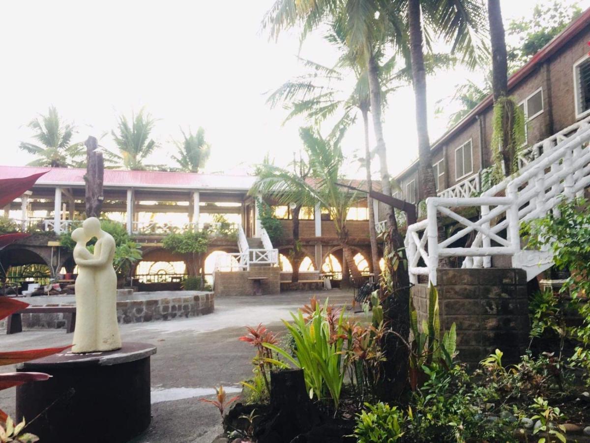Sunbloom Beachfront Hotel&Restaurant Sinabacan Buitenkant foto