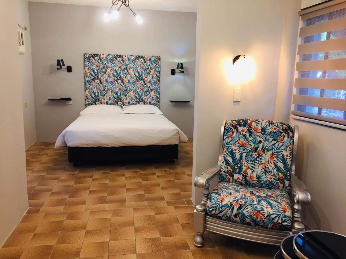 Sunbloom Beachfront Hotel&Restaurant Sinabacan Buitenkant foto