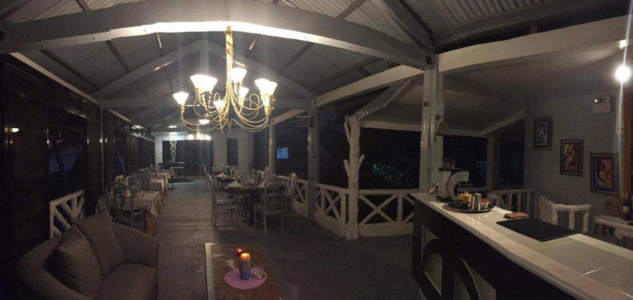 Sunbloom Beachfront Hotel&Restaurant Sinabacan Buitenkant foto