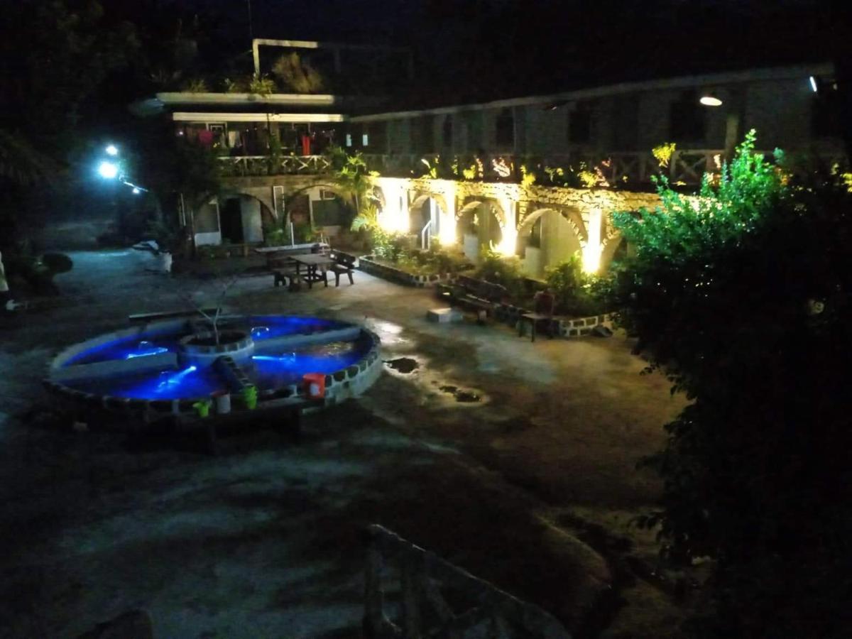 Sunbloom Beachfront Hotel&Restaurant Sinabacan Buitenkant foto