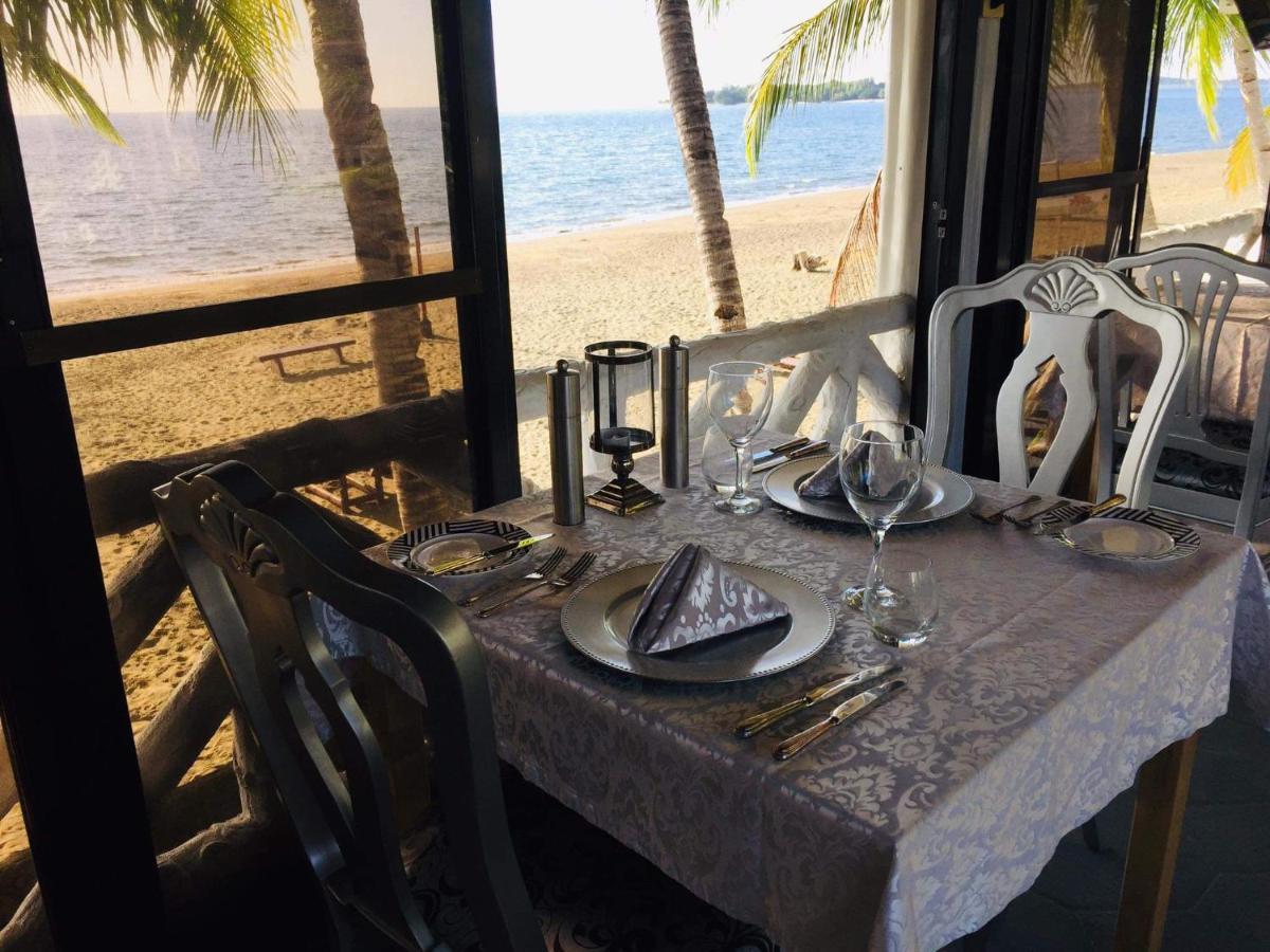 Sunbloom Beachfront Hotel&Restaurant Sinabacan Buitenkant foto
