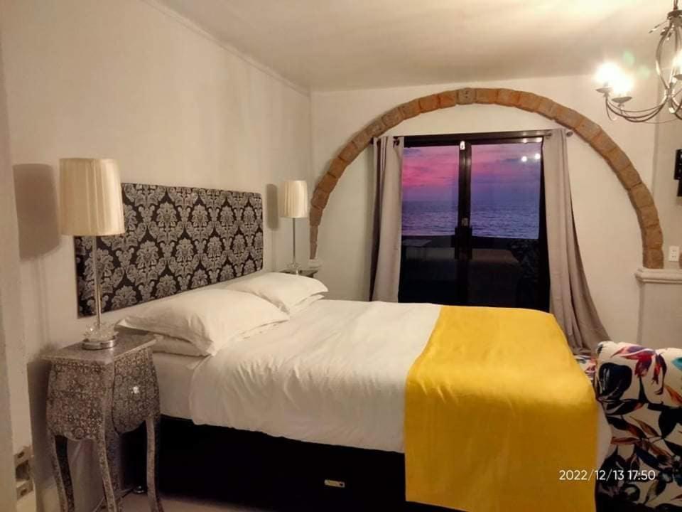 Sunbloom Beachfront Hotel&Restaurant Sinabacan Buitenkant foto