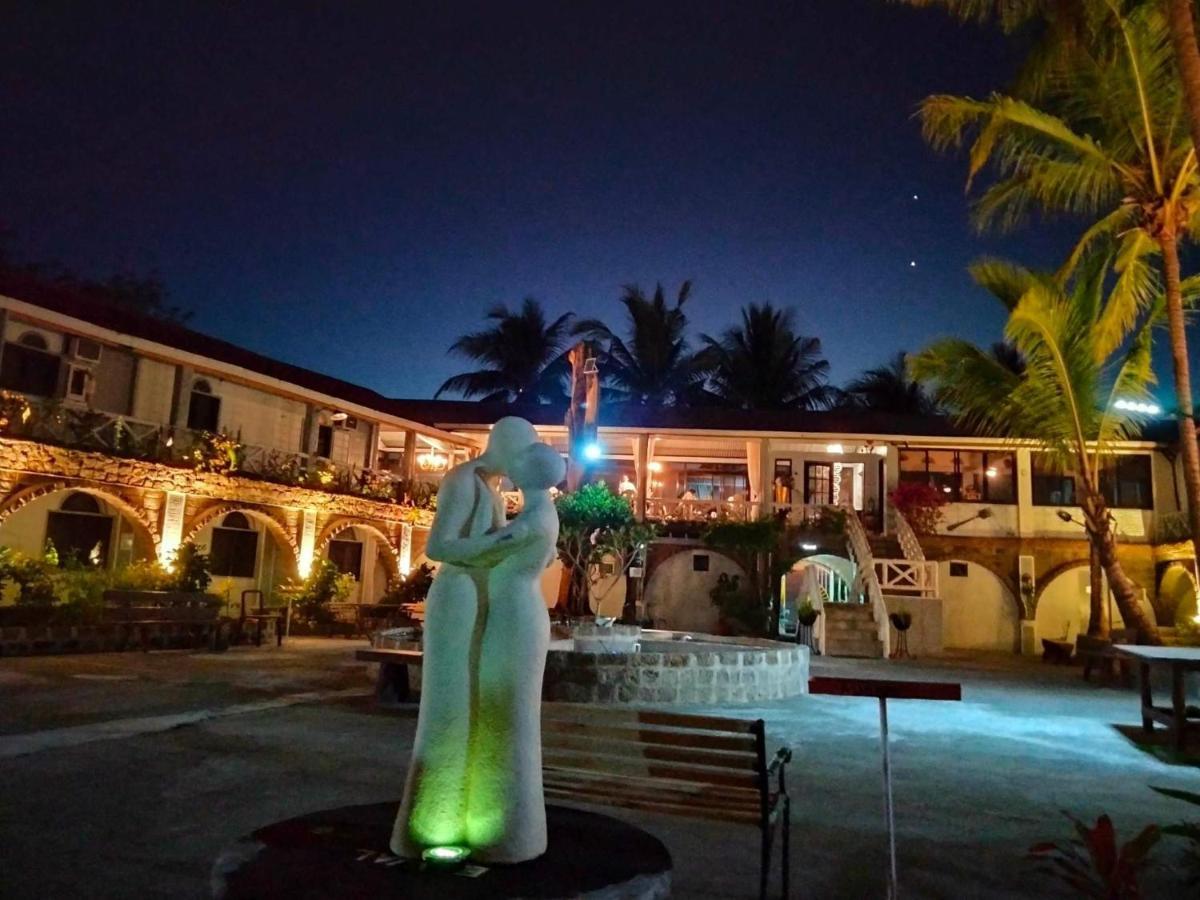 Sunbloom Beachfront Hotel&Restaurant Sinabacan Buitenkant foto