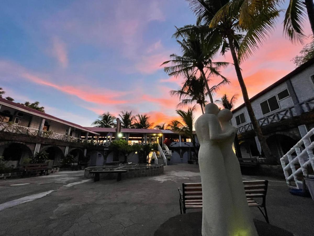 Sunbloom Beachfront Hotel&Restaurant Sinabacan Buitenkant foto