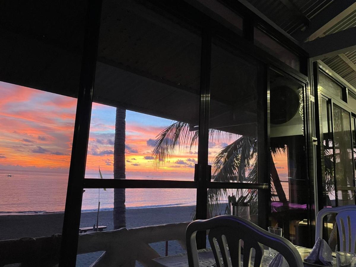 Sunbloom Beachfront Hotel&Restaurant Sinabacan Buitenkant foto