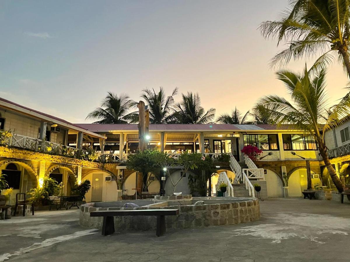 Sunbloom Beachfront Hotel&Restaurant Sinabacan Buitenkant foto