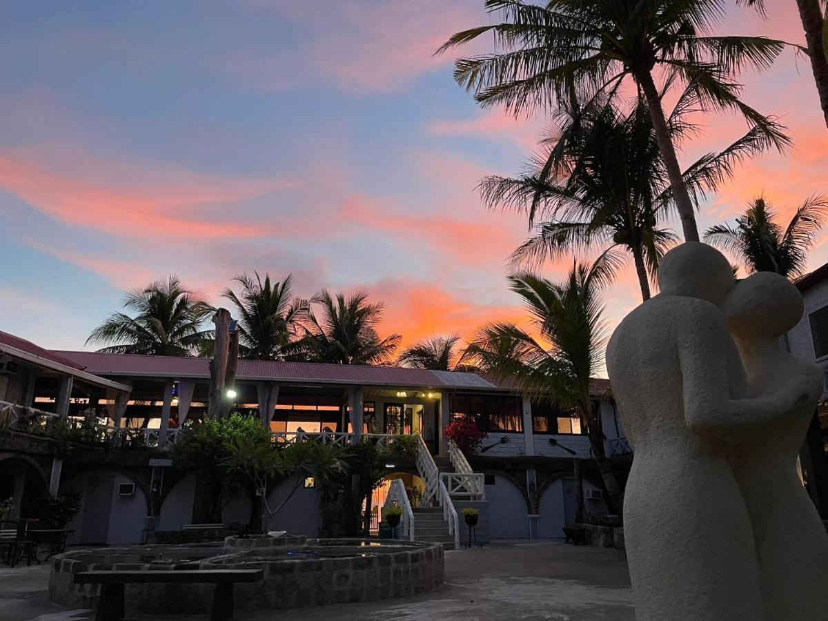 Sunbloom Beachfront Hotel&Restaurant Sinabacan Buitenkant foto