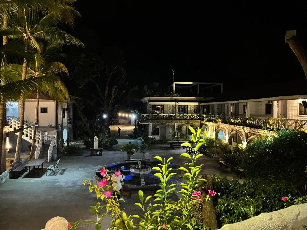 Sunbloom Beachfront Hotel&Restaurant Sinabacan Buitenkant foto