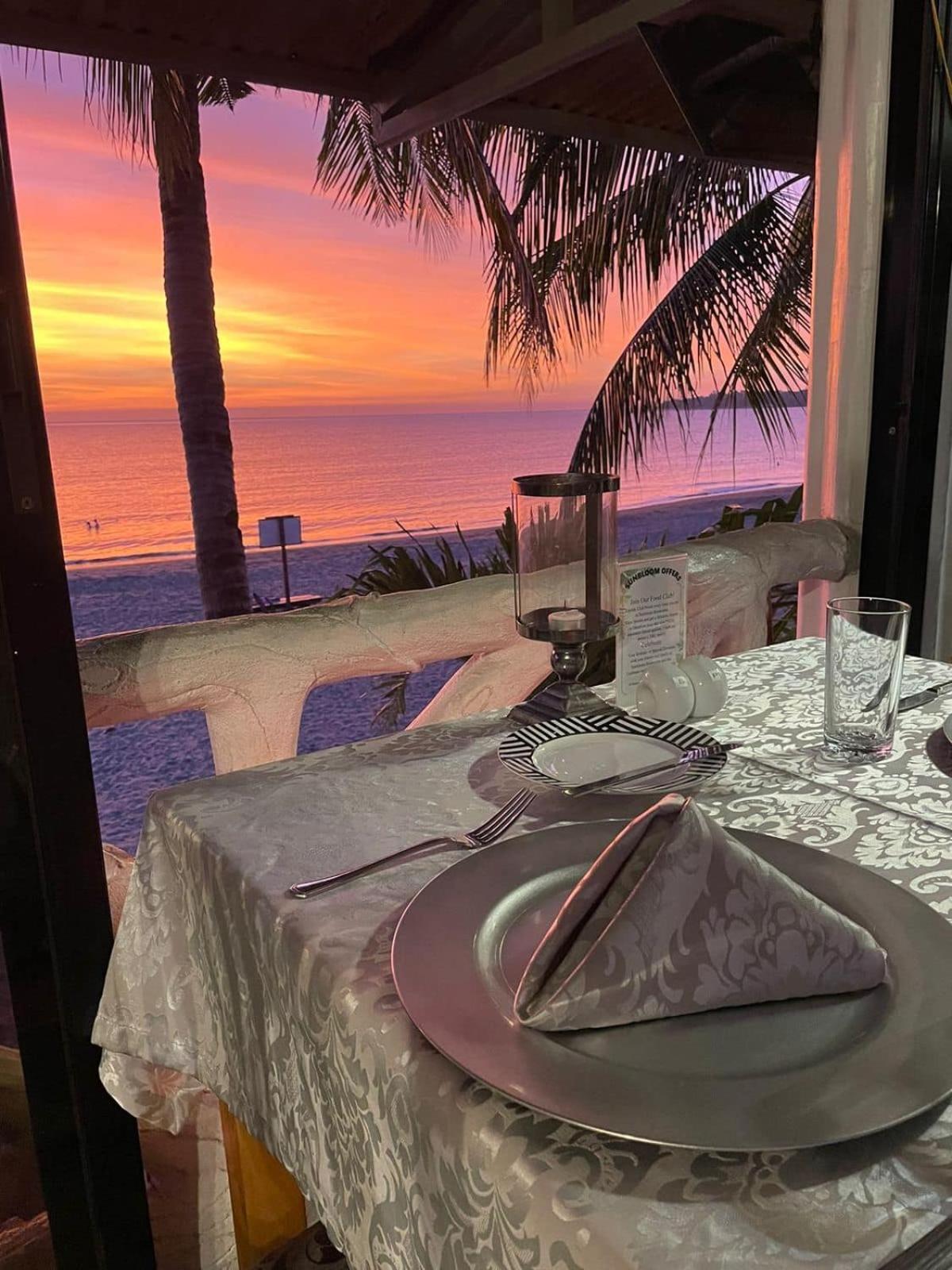 Sunbloom Beachfront Hotel&Restaurant Sinabacan Buitenkant foto