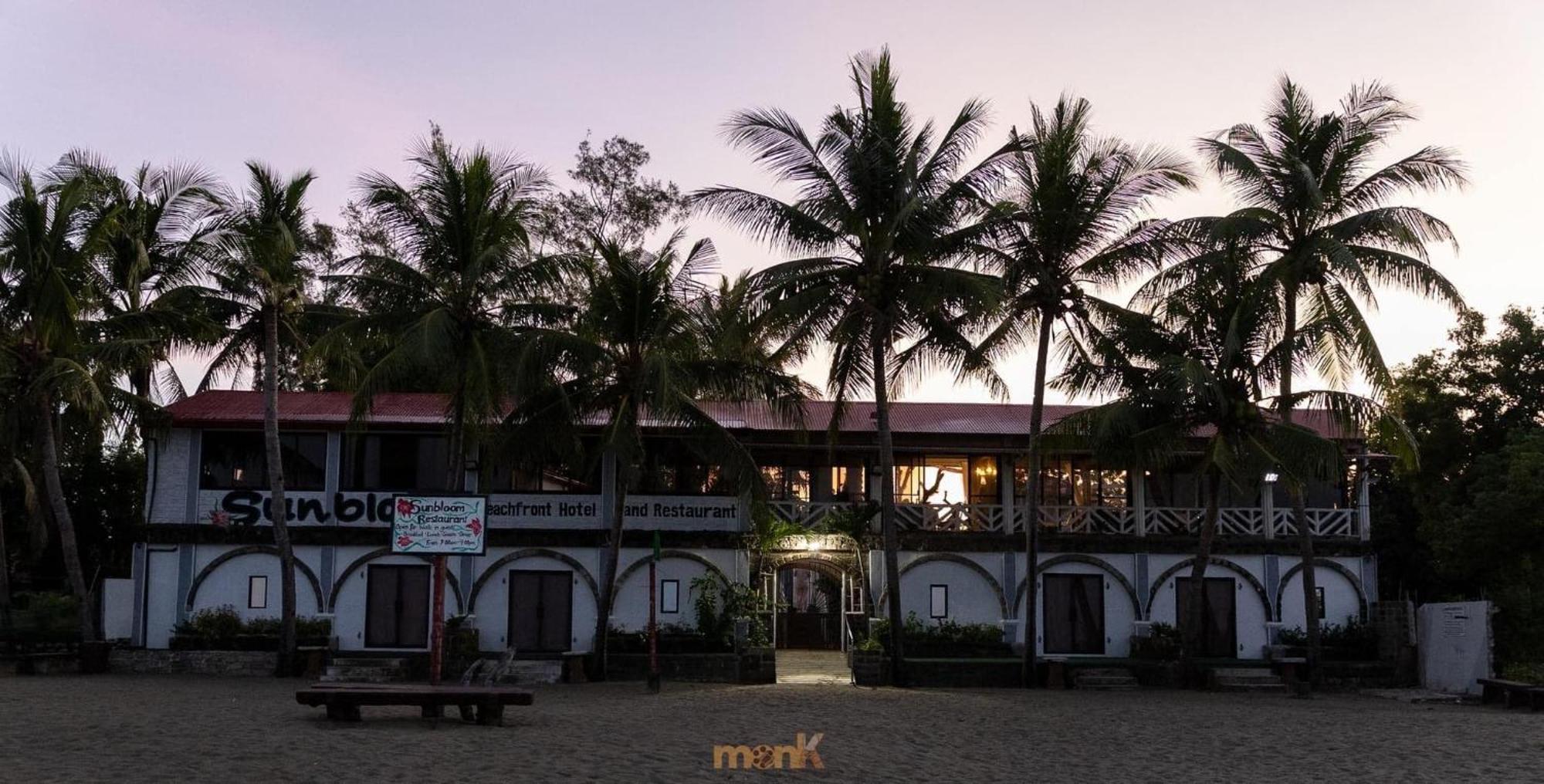Sunbloom Beachfront Hotel&Restaurant Sinabacan Buitenkant foto